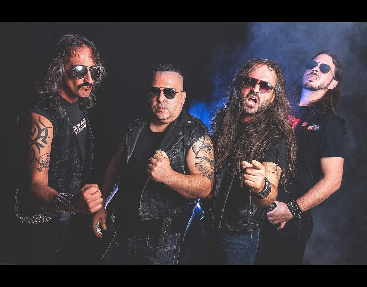 IRON CURTAIN STREAMING NEW SINGLE "METAL GLADIATOR"; AUDIO Metalzone